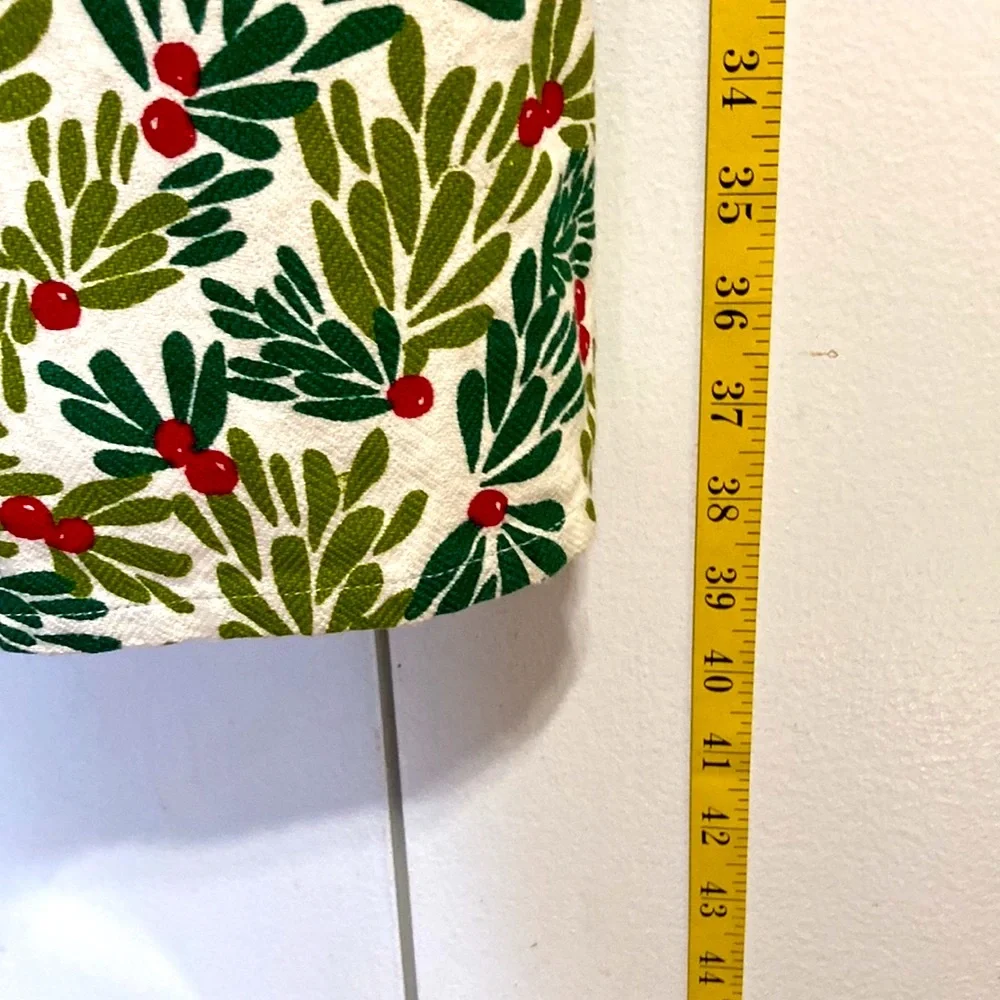 Crate and Barrel Mistletoe Red Green Apron One Size fits Most 27 in x 36 in
